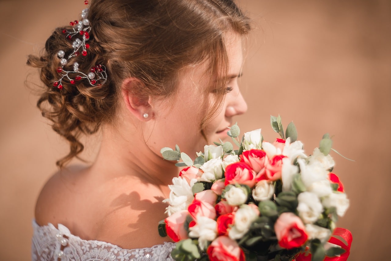 11 elegantních a jednoduchých účesů na svatbu 3