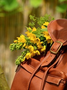 Vyměňte kabelky za elegantní batohy – kvůli zdraví! 2