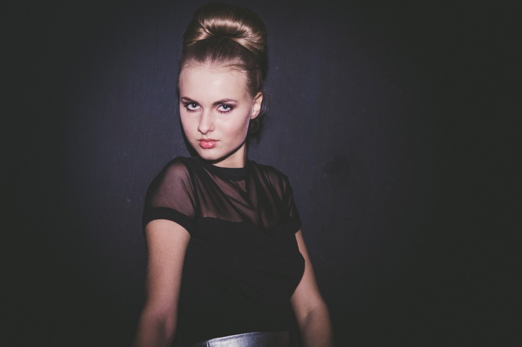 girl-567774_1280