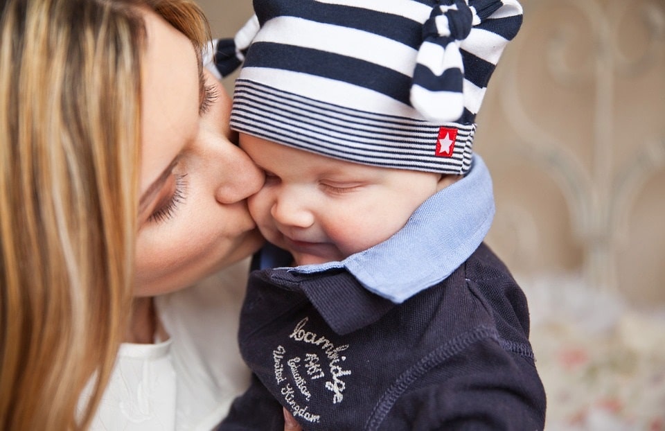 Mateřská dovolená v Americe? Žádná není. Podívejte se, jak vypadá žena hrdinka. 10